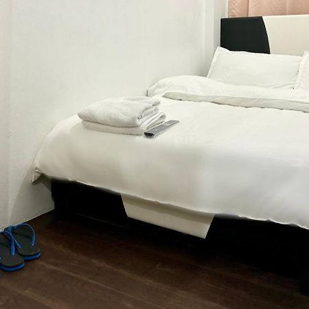 Private Room With Ac And Fan At Ekg Manila House Rental エクステリア 写真